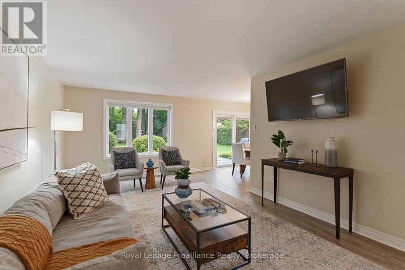 22 Stephen Street — photo 24 of 40