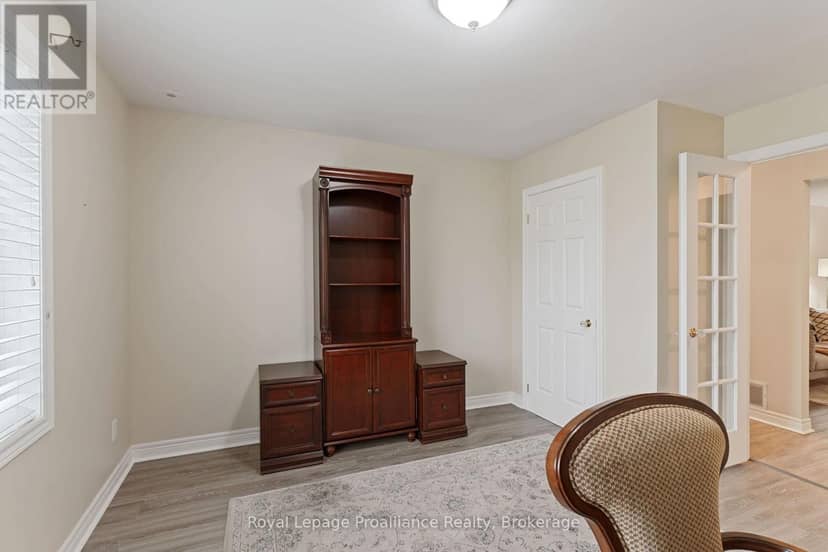 22 Stephen Street — photo 28 of 40