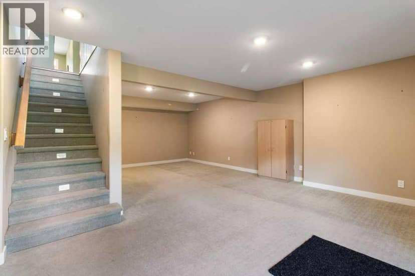 12 Beardsley Crescent — photo 21 of 27