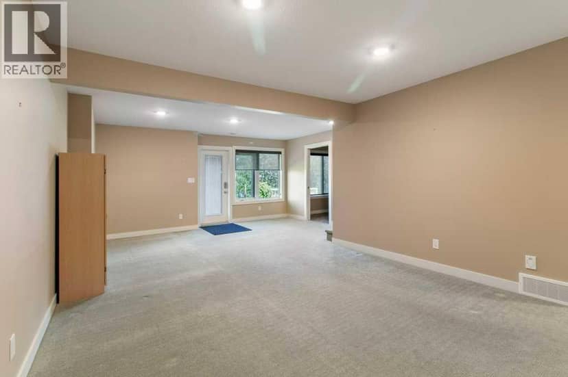12 Beardsley Crescent — photo 22 of 27