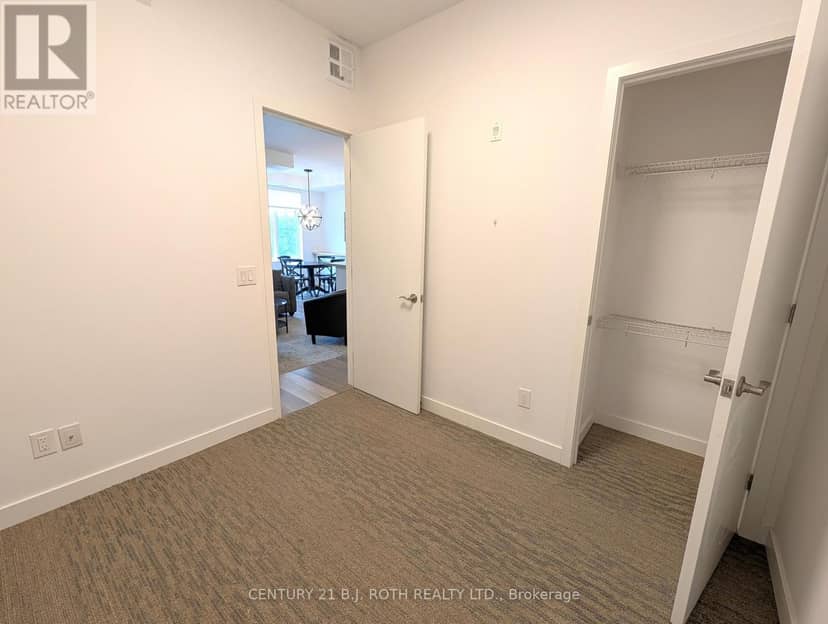 302 - 40 Horseshoe Boulevard — photo 16 of 32