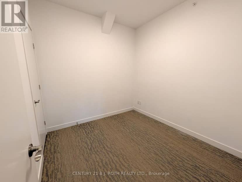 302 - 40 Horseshoe Boulevard — photo 17 of 32