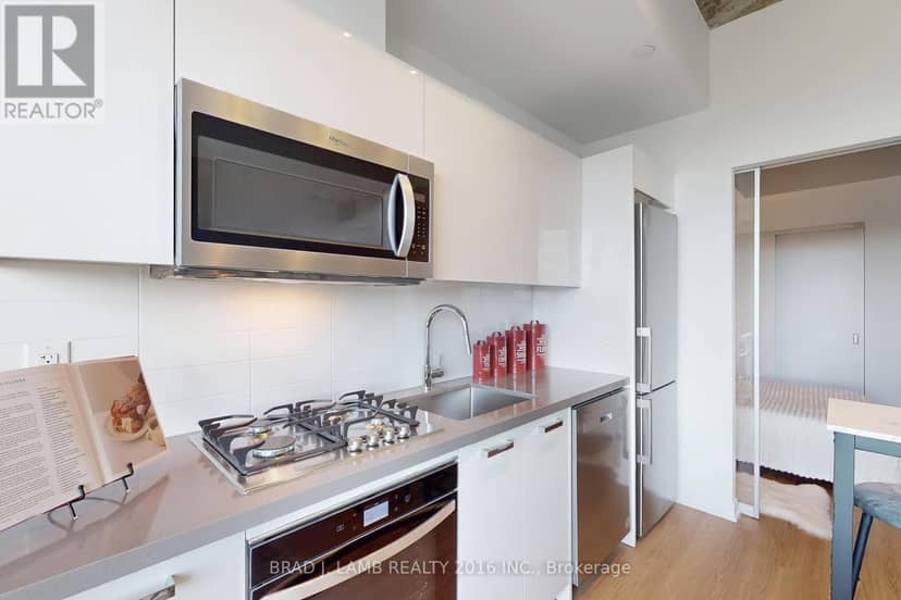 705 - 195 McCaul Street — photo 14 of 40
