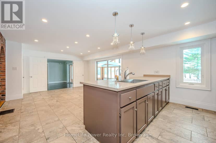 4290 Victoria Road S — photo 12 of 39