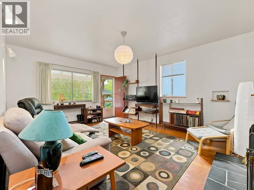 3017 E 17TH AVENUE, Vancouver, photo 3