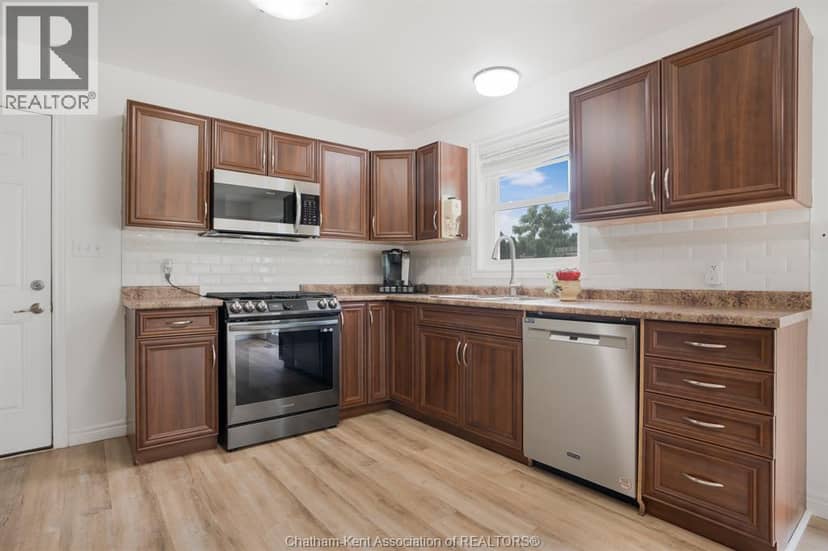 22 Wellington STREET — photo 10 of 40