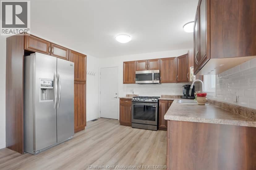 22 Wellington STREET — photo 13 of 40