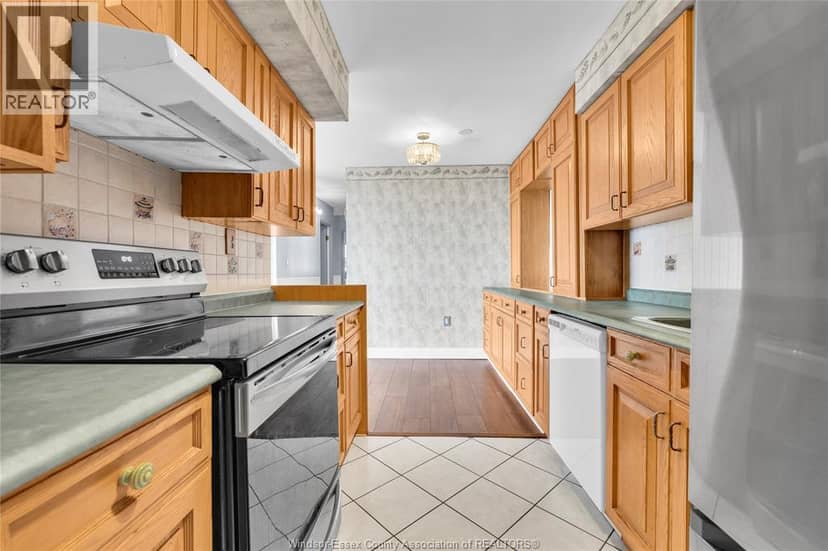 380 PELISSIER Unit# 2502 — photo 22 of 40