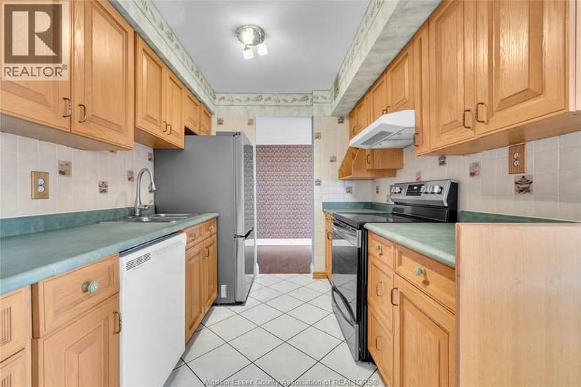 380 PELISSIER Unit# 2502 — photo 24 of 40