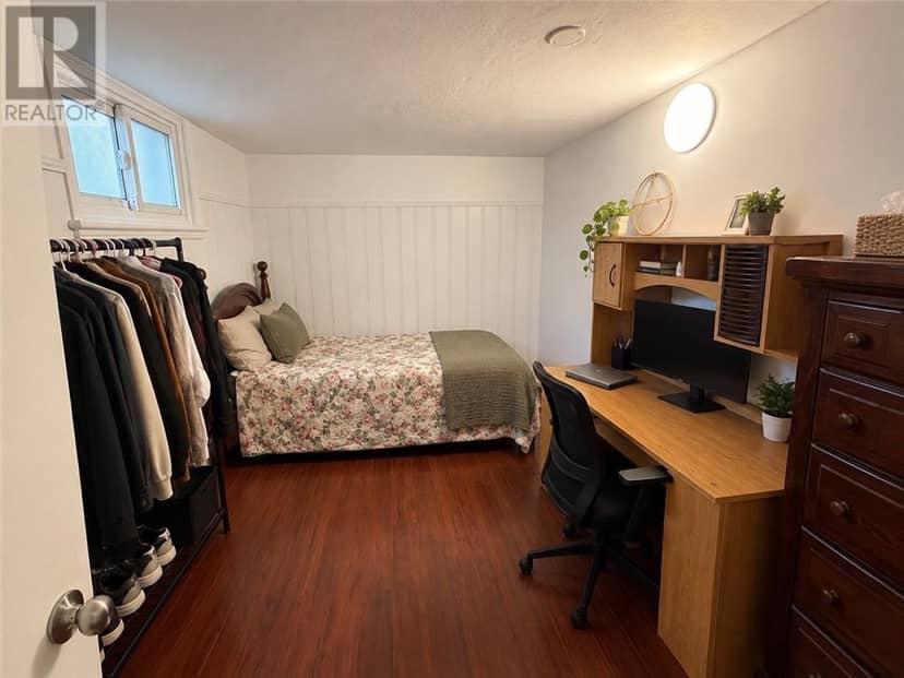 373 Isabel Street — photo 10 of 24