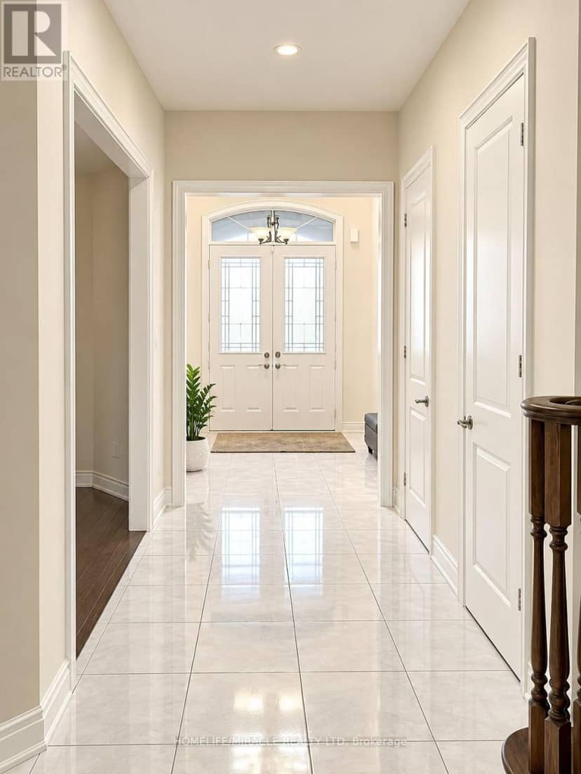 11 Hertonia Street, Brampton, photo 2