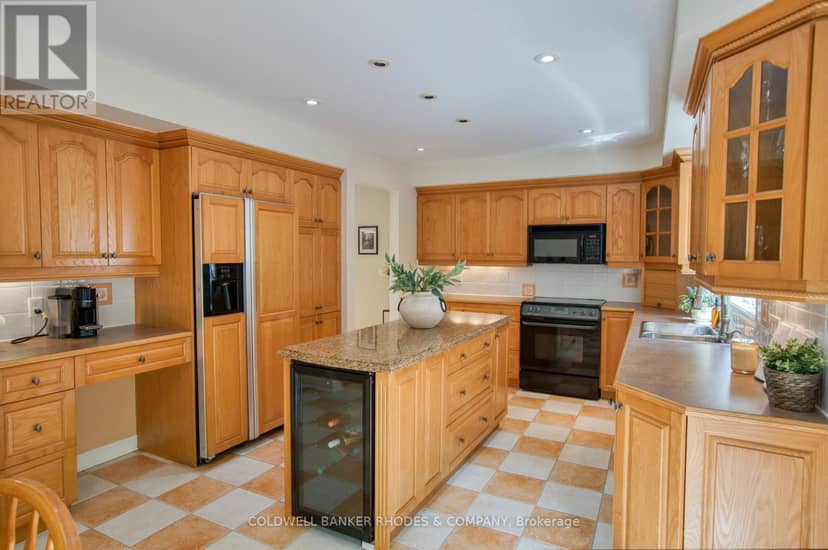 1349 Gaultois Avenue — photo 15 of 40