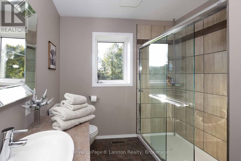 401 Barrie Drive — photo 33 of 40