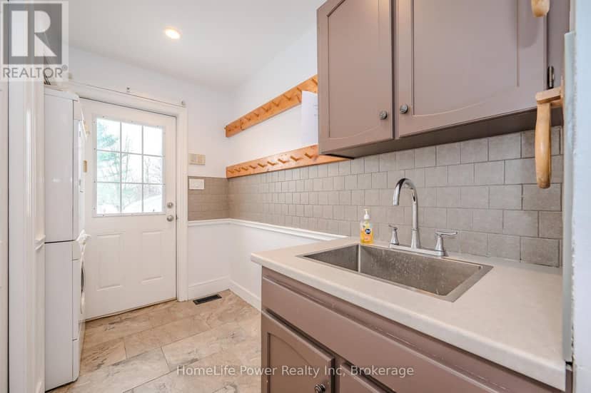 4290 Victoria Road S — photo 21 of 39
