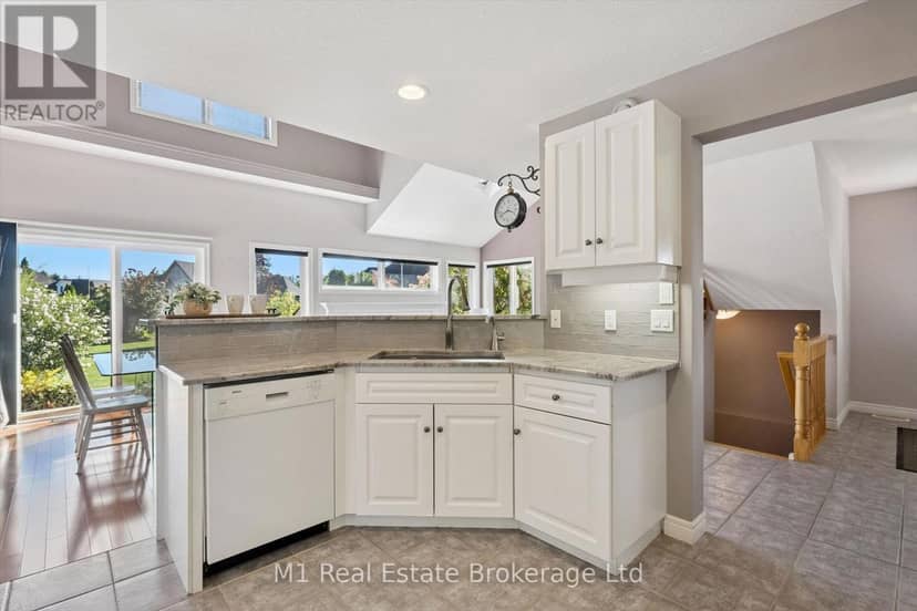 105 Riverwalk Place — photo 15 of 38