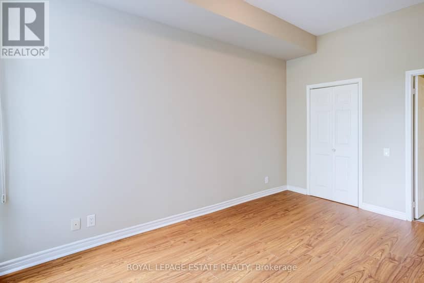 110 - 11121 Yonge Street — photo 15 of 40