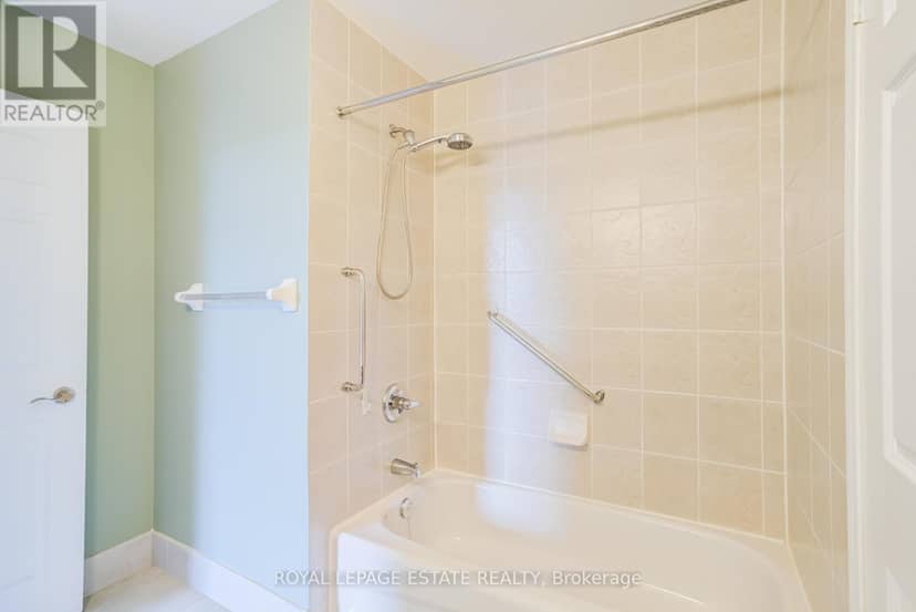 110 - 11121 Yonge Street — photo 21 of 40
