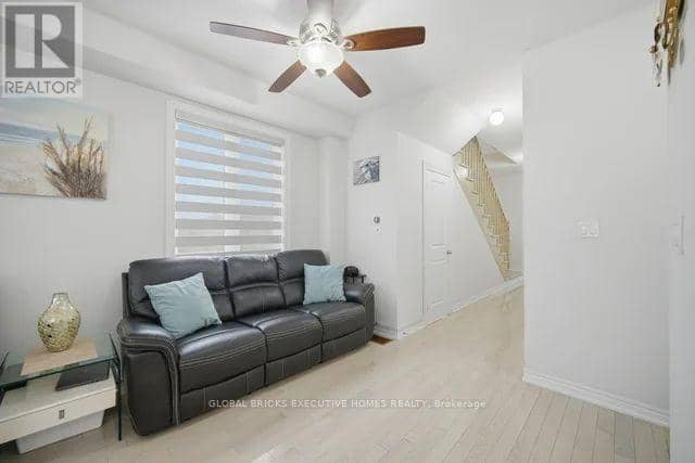 549 Barons Street — photo 9 of 40