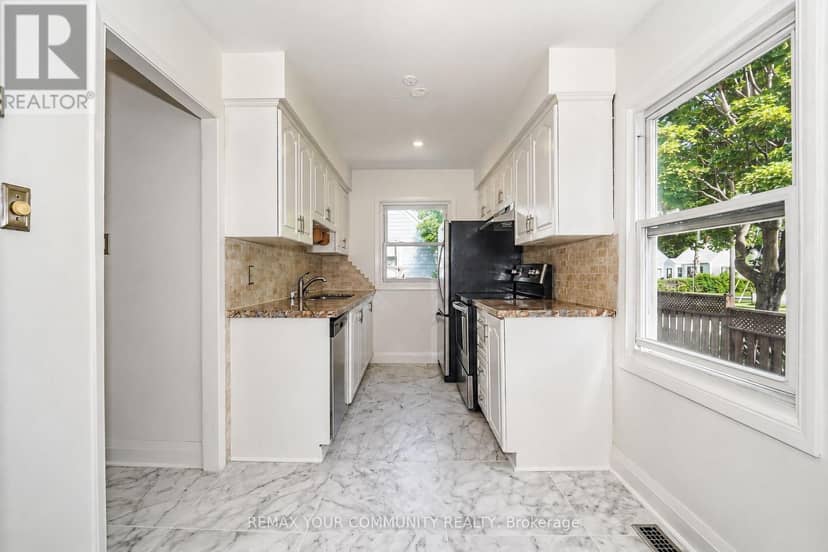 102 Hearst Circle, Toronto, photo 7