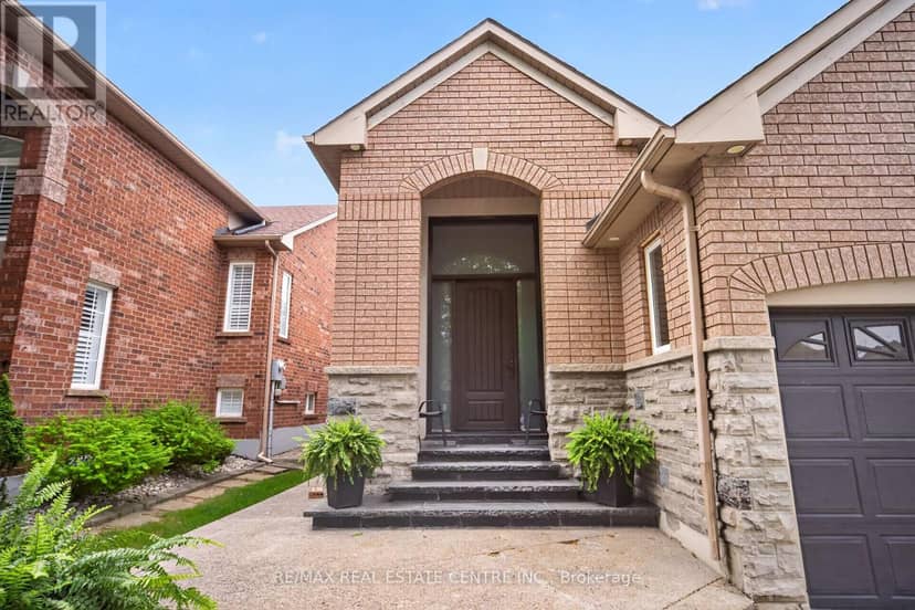 3 Twin Willow Crescent — photo 2 of 31