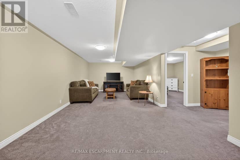 10 Emily Street — photo 32 of 40