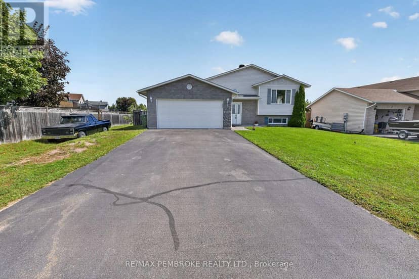 4 Winfield Street, Petawawa, photo 4