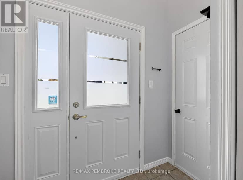 4 Winfield Street, Petawawa, photo 7