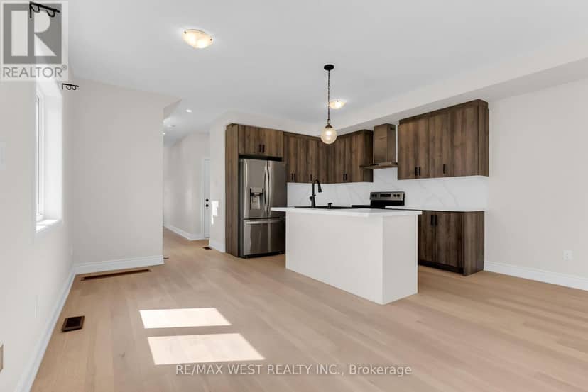 131 Guelph Street — photo 13 of 40