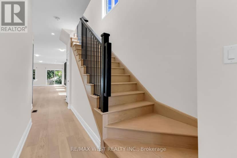 131 Guelph Street — photo 20 of 40