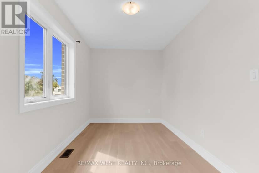 131 Guelph Street — photo 35 of 40