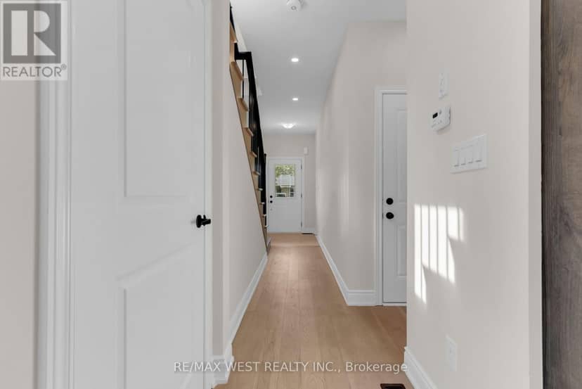 131 Guelph Street — photo 6 of 40