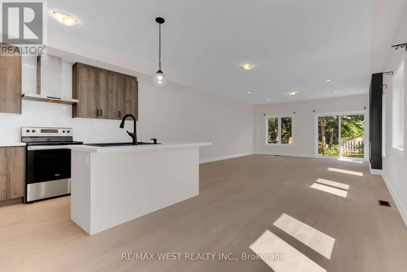 131 Guelph Street — photo 7 of 40