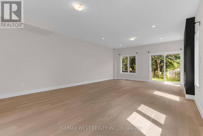 131 Guelph Street — photo 8 of 40