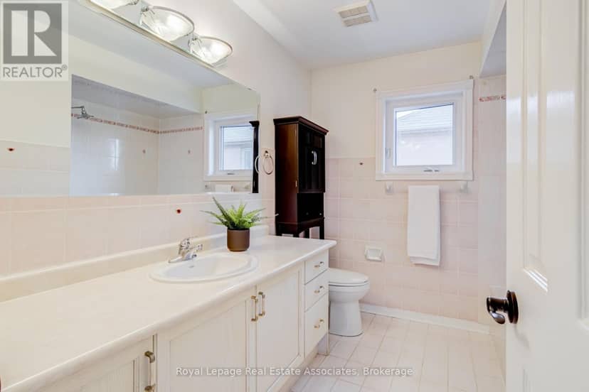5453 Middleport Crescent — photo 18 of 36