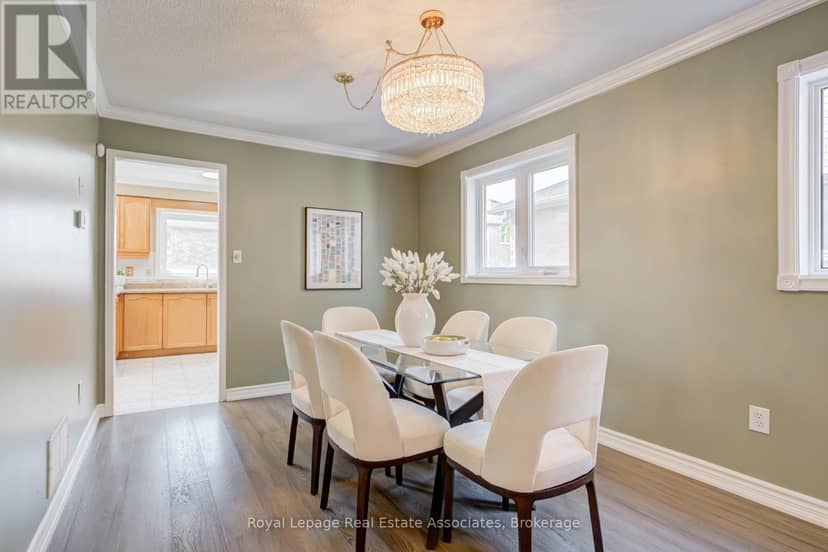 5453 Middleport Crescent — photo 8 of 36
