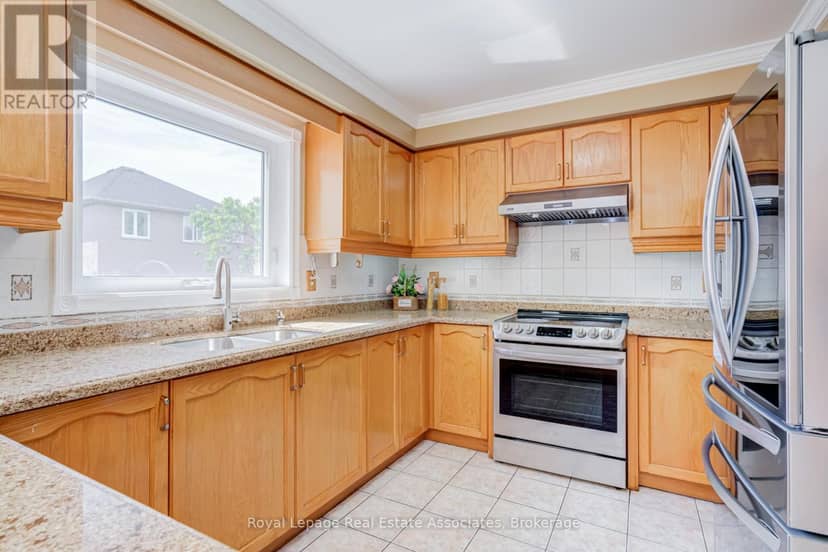 5453 Middleport Crescent — photo 9 of 36