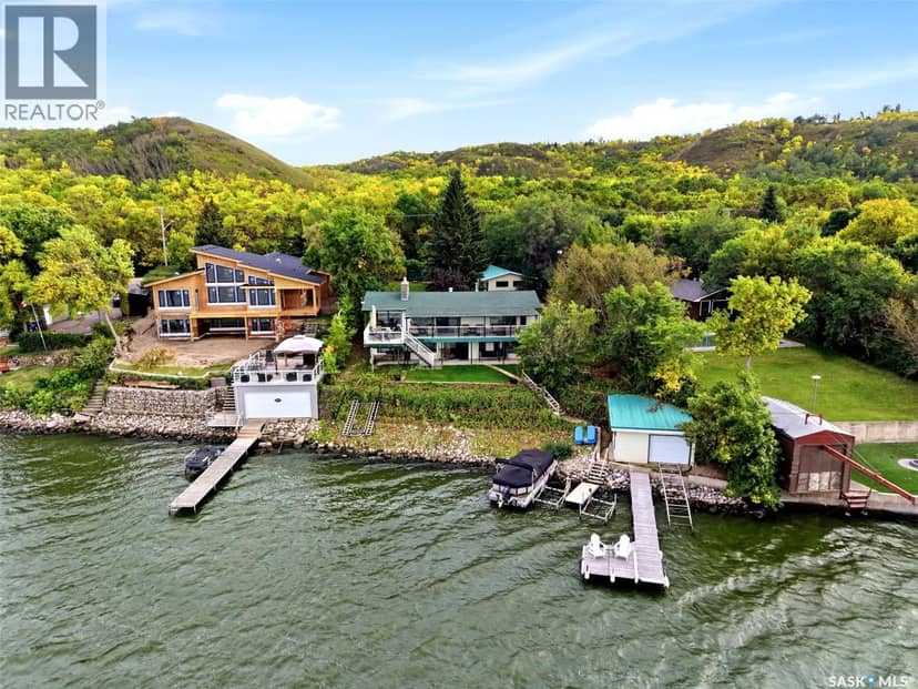 46 Bartlett PLACE, Echo Lake