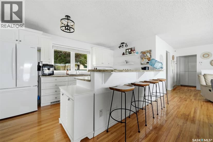 46 Bartlett PLACE — photo 12 of 40
