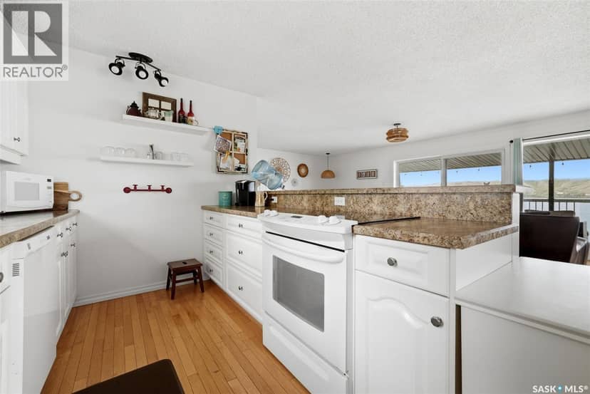 46 Bartlett PLACE — photo 14 of 40