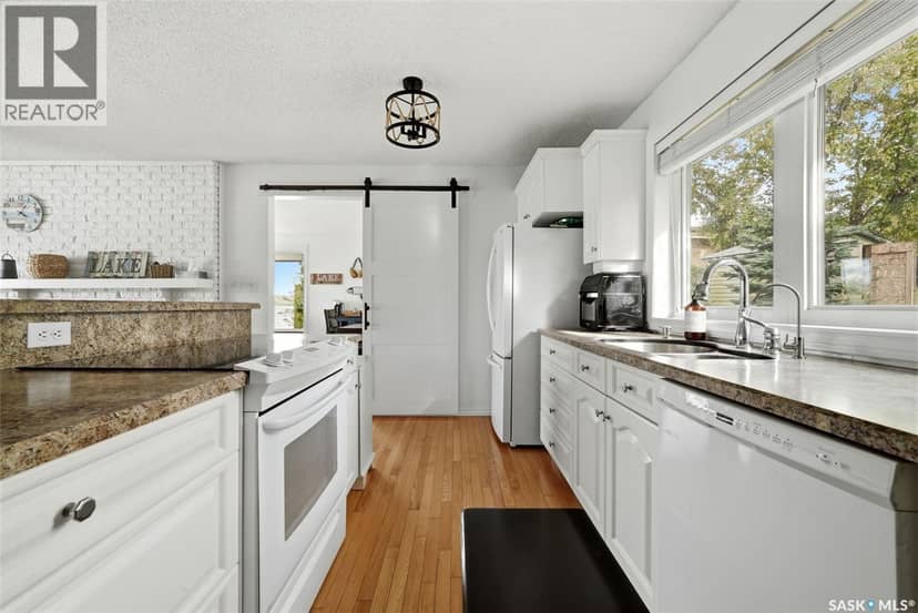 46 Bartlett PLACE — photo 15 of 40
