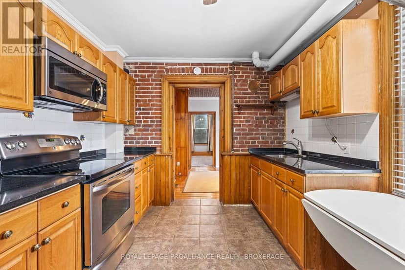270 Wellington Street — photo 13 of 28