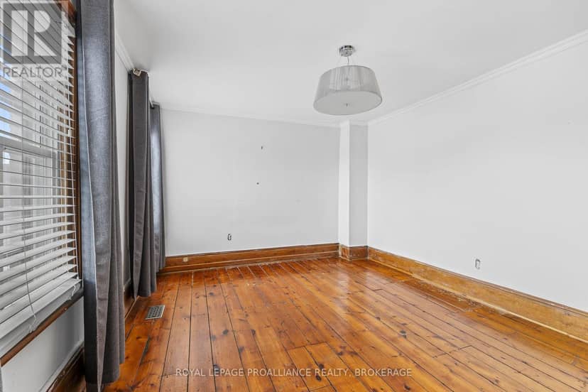 270 Wellington Street — photo 17 of 28