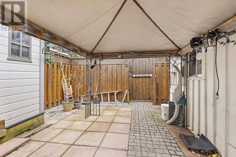 270 Wellington Street — photo 28 of 28