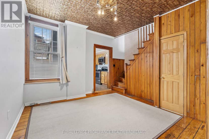 270 Wellington Street — photo 9 of 28