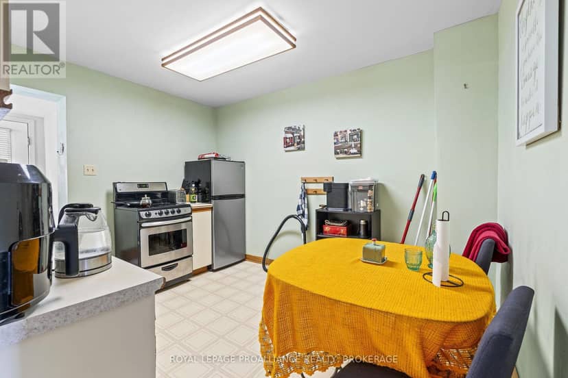 274 Wellington Street — photo 16 of 27