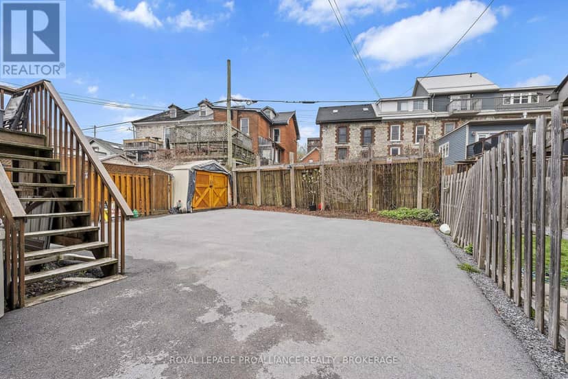 274 Wellington Street — photo 23 of 27