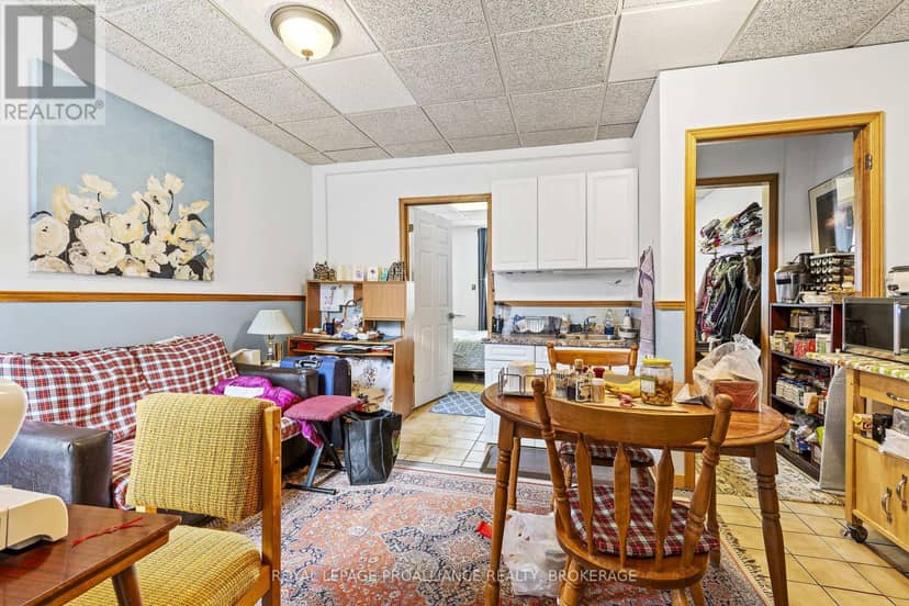 274 Wellington Street — photo 9 of 27