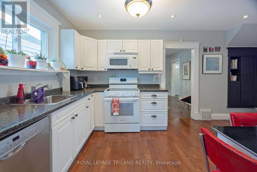 208 Edward Street — photo 16 of 40