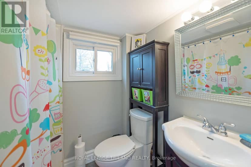 208 Edward Street — photo 22 of 40