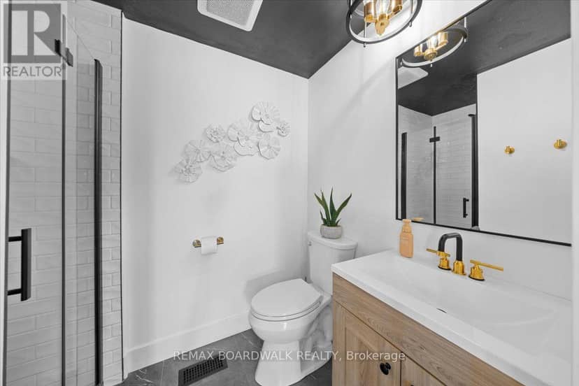 11 Duncan Street — photo 36 of 40